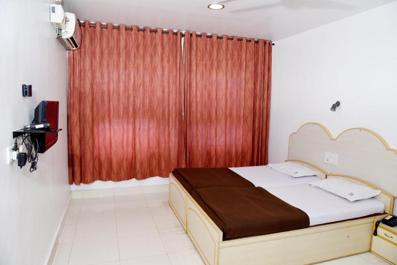 Hotel Sharada International Udupi Bagian luar foto